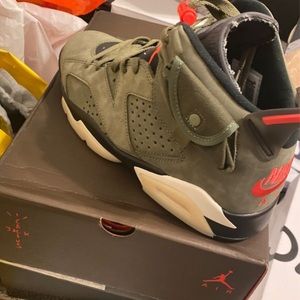 New with box.. size 9 in man Travis Scott 6s